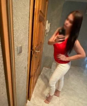 Мои услуги - это настоящее наслаждение, которое я создаю специально для тебя 😏💋
Я могу осуществить твои самые сокровенные фантазии и удовлетворить тебя полностью. Отдаю предпочтение нежным ласкам, но готова покорить и более страстные области возбуждения.
У меня отличные отзывы ⭐️ и фото, чтобы ты мог убедиться в моей красоте и привлекательности.
Мы можем встретиться у меня или в твоем уютном гнездышке - выбор за тобой. Жду тебя, чтобы насладиться моментом и провести время, которое никогда не забудешь. 💫 Ируся